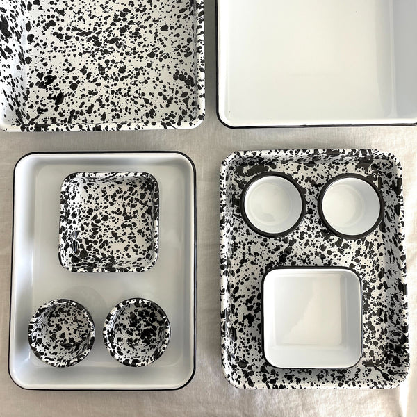 ENAMEL SMALL SQUARE TRAYS SET OF 2 (2 COLORS)