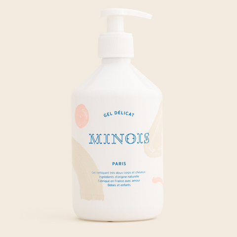MINOIS PARIS GEL DÉLICAT is a very gentle cleansing gel for body and hair.  Enriched with organic orange blossom water and organic honey, this clear gel creates a creamy foam that’s lightly perfumed and easy to rinse away.  Formulated to cleanse delicately without attacking the delicate skin of babies and children.   Its delicate orange blossom scent makes the Delicate Gel a must for all the family!